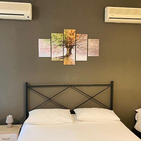 Viale Manzoni Hotel Сасуоло Екстериор снимка