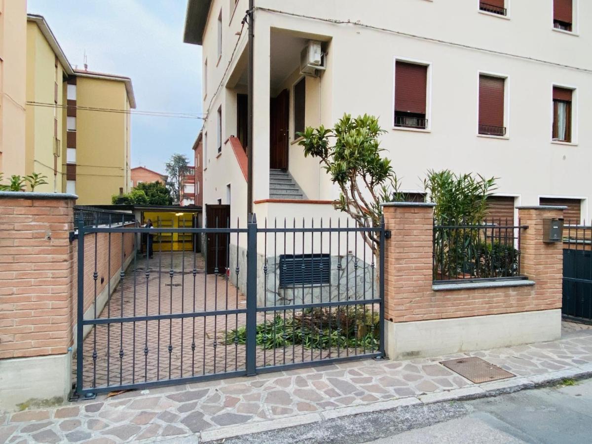 Viale Manzoni Hotel Сасуоло Екстериор снимка
