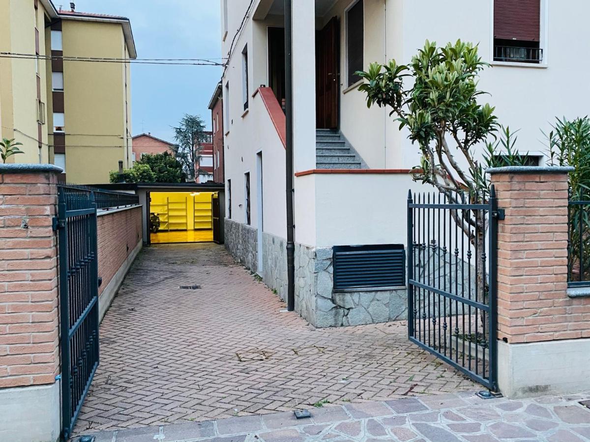 Viale Manzoni Hotel Сасуоло Екстериор снимка
