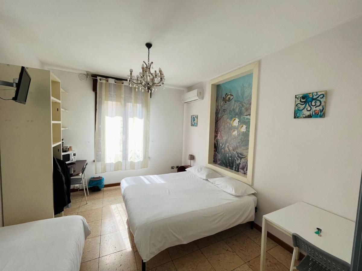 Viale Manzoni Hotel Сасуоло Екстериор снимка